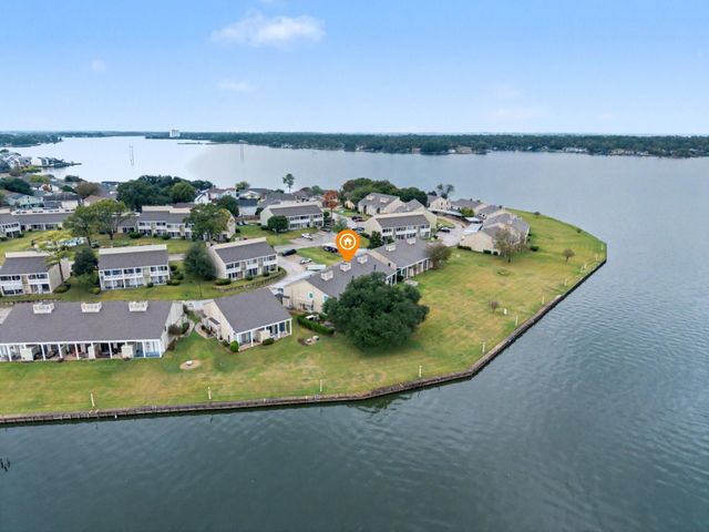 75 April Point Drive S, Conroe, TX 77356