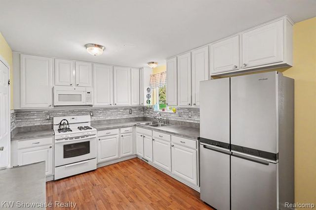 4200 Woodcock Way, Highland, MI 48357