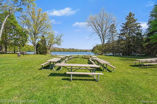 4200 Woodcock Way, Highland, MI 48357