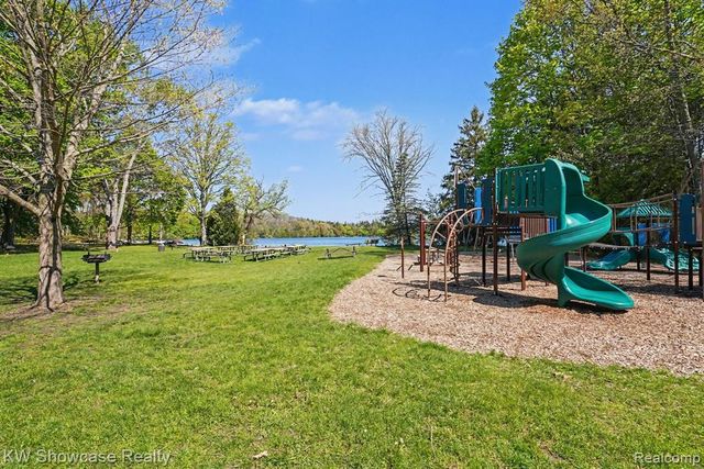 4200 Woodcock Way, Highland, MI 48357