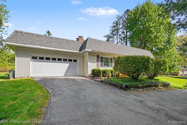 4200 Woodcock Way, Highland, MI 48357