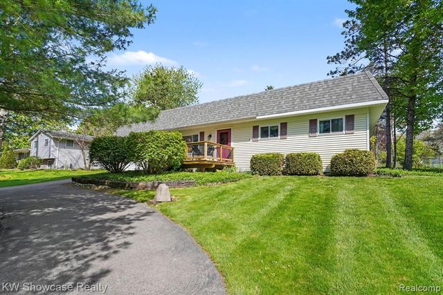 4200 Woodcock Way, Highland, MI 48357