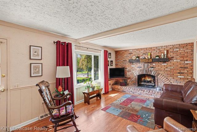 4200 Woodcock Way, Highland, MI 48357