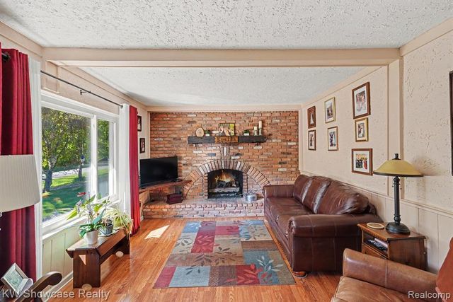 4200 Woodcock Way, Highland, MI 48357