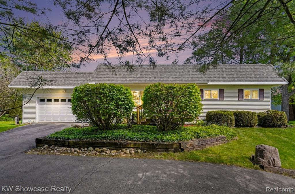 4200 Woodcock Way, Highland, MI 48357