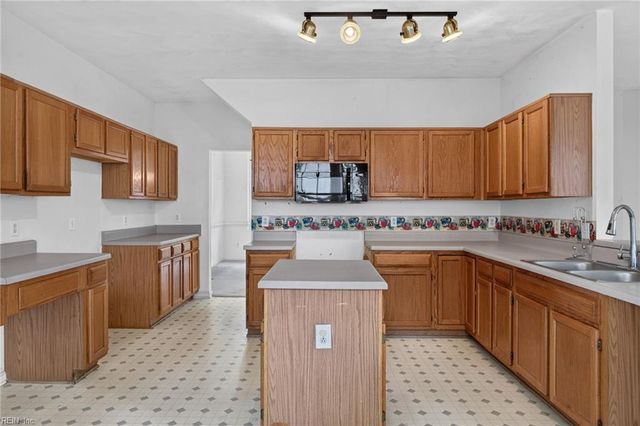 2512 New Kent ST, Virginia Beach, VA 23456