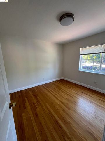 3244 ELLIS ST, Berkeley, CA 94703