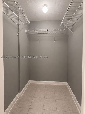 9440 Fontainebleau Blvd 515, Miami, FL 33172