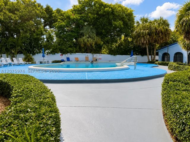 9440 Fontainebleau Blvd 515, Miami, FL 33172