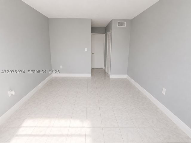 9440 Fontainebleau Blvd 515, Miami, FL 33172