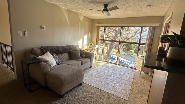 2001 Park Hill Drive, Arlington, TX 76012