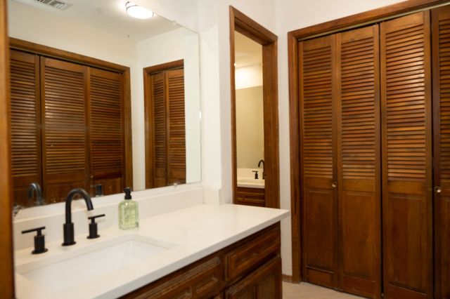 2001 Park Hill Drive, Arlington, TX 76012