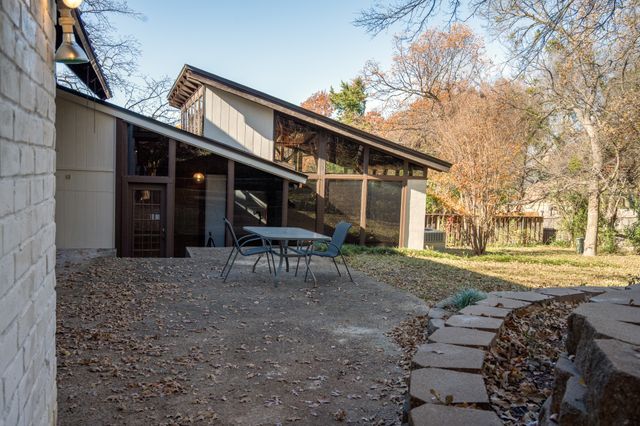 2001 Park Hill Drive, Arlington, TX 76012