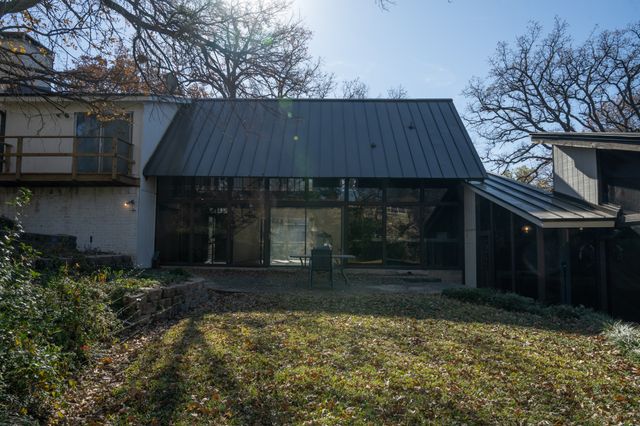 2001 Park Hill Drive, Arlington, TX 76012