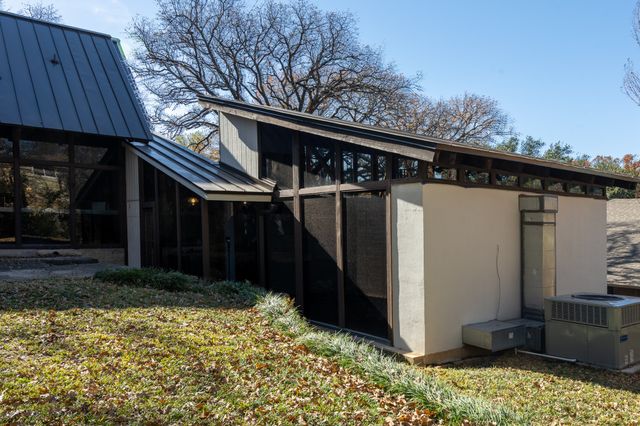 2001 Park Hill Drive, Arlington, TX 76012