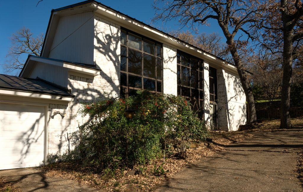 2001 Park Hill Drive, Arlington, TX 76012