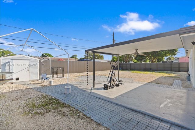 2441 NW 181st Ter, Miami Gardens, FL 33056