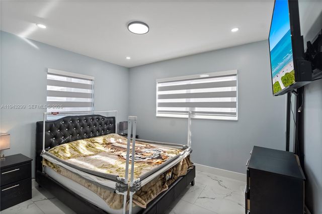 2441 NW 181st Ter, Miami Gardens, FL 33056