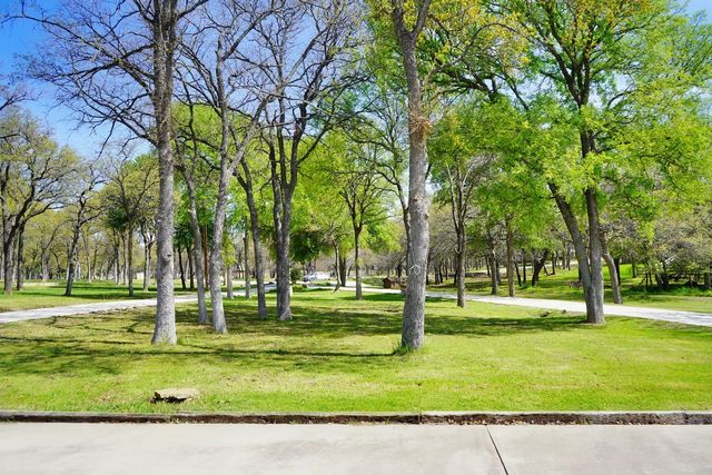 286 W Ridge Street, Decatur, TX 76234