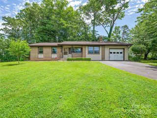 131 Maywood Road, Hendersonville, NC 28792