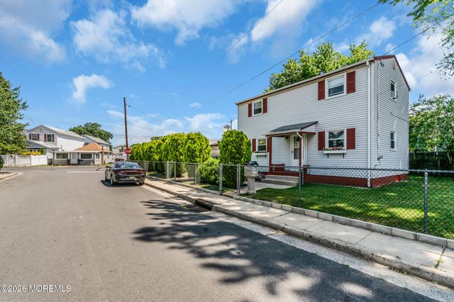 704 Monmouth Parkway, North Middletown, NJ 07748