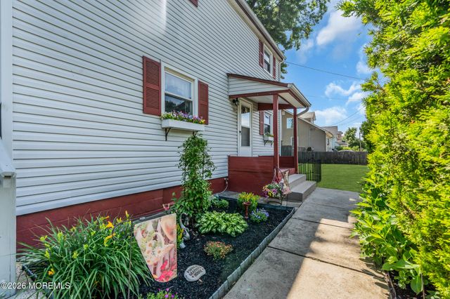 704 Monmouth Parkway, North Middletown, NJ 07748