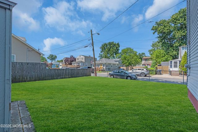 704 Monmouth Parkway, North Middletown, NJ 07748