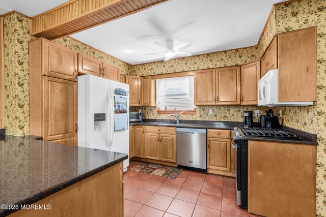 704 Monmouth Parkway, North Middletown, NJ 07748