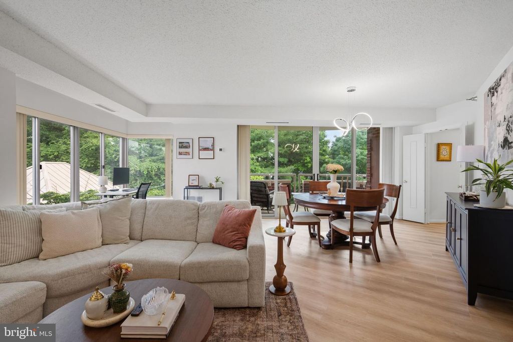 Image 1 of property listing at 5800 NICHOLSON LN #1-307, Rockville, MD 20852