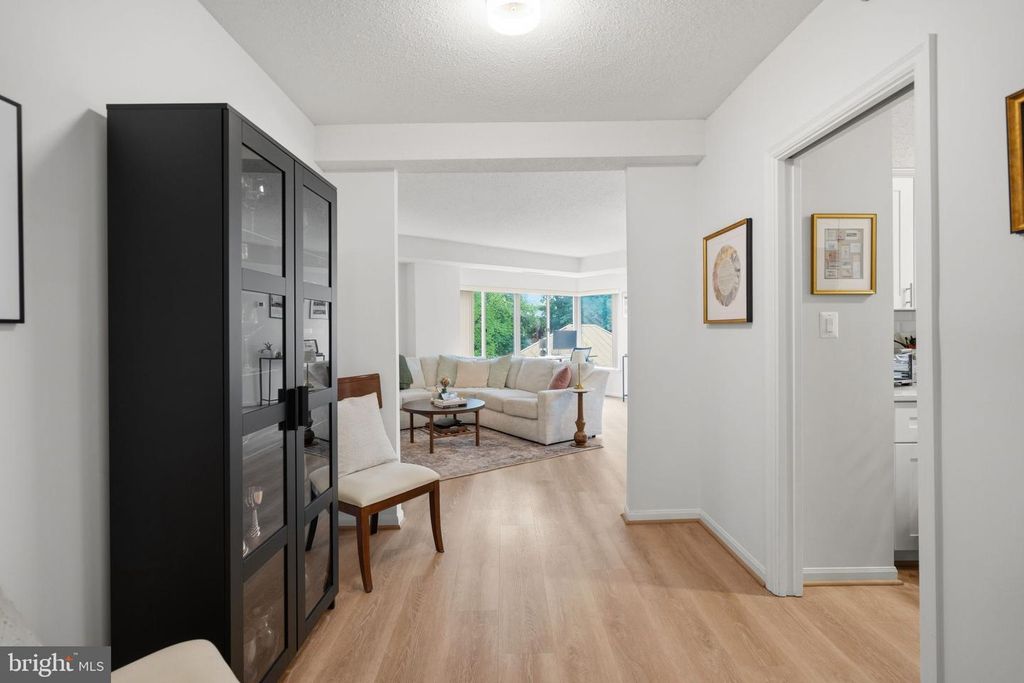 Image 10 of property listing at 5800 NICHOLSON LN #1-307, Rockville, MD 20852