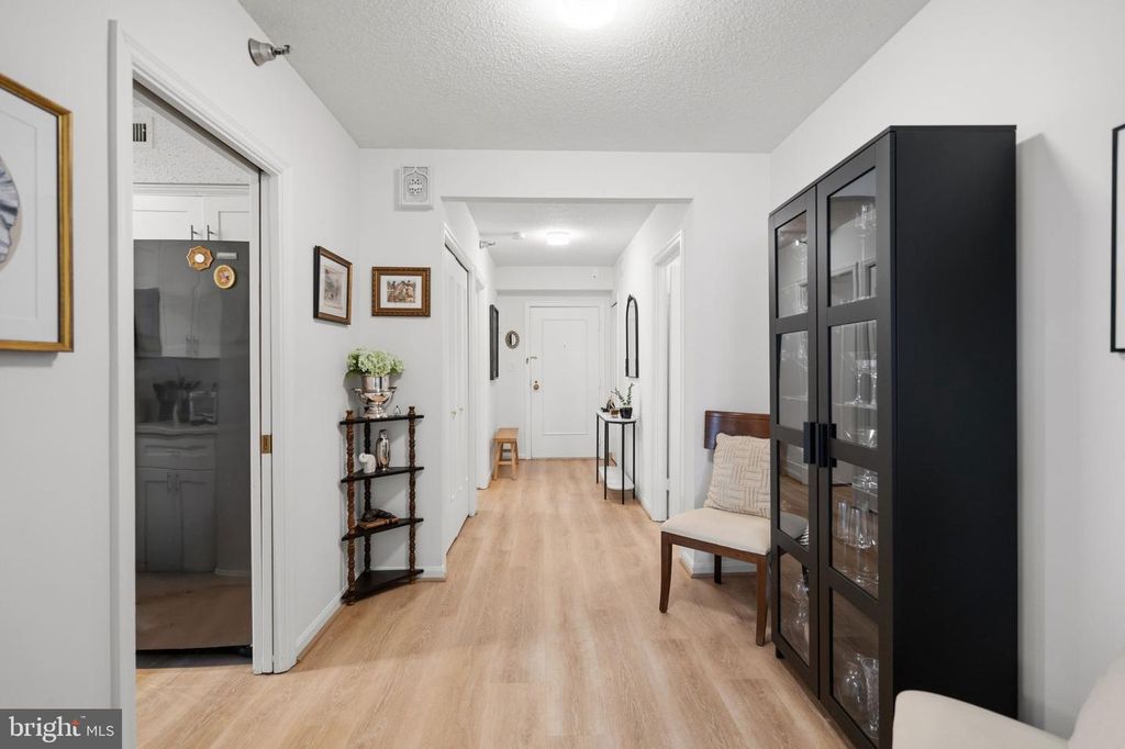 Image 11 of property listing at 5800 NICHOLSON LN #1-307, Rockville, MD 20852