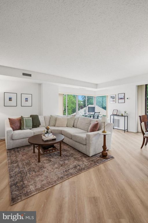 Image 13 of property listing at 5800 NICHOLSON LN #1-307, Rockville, MD 20852