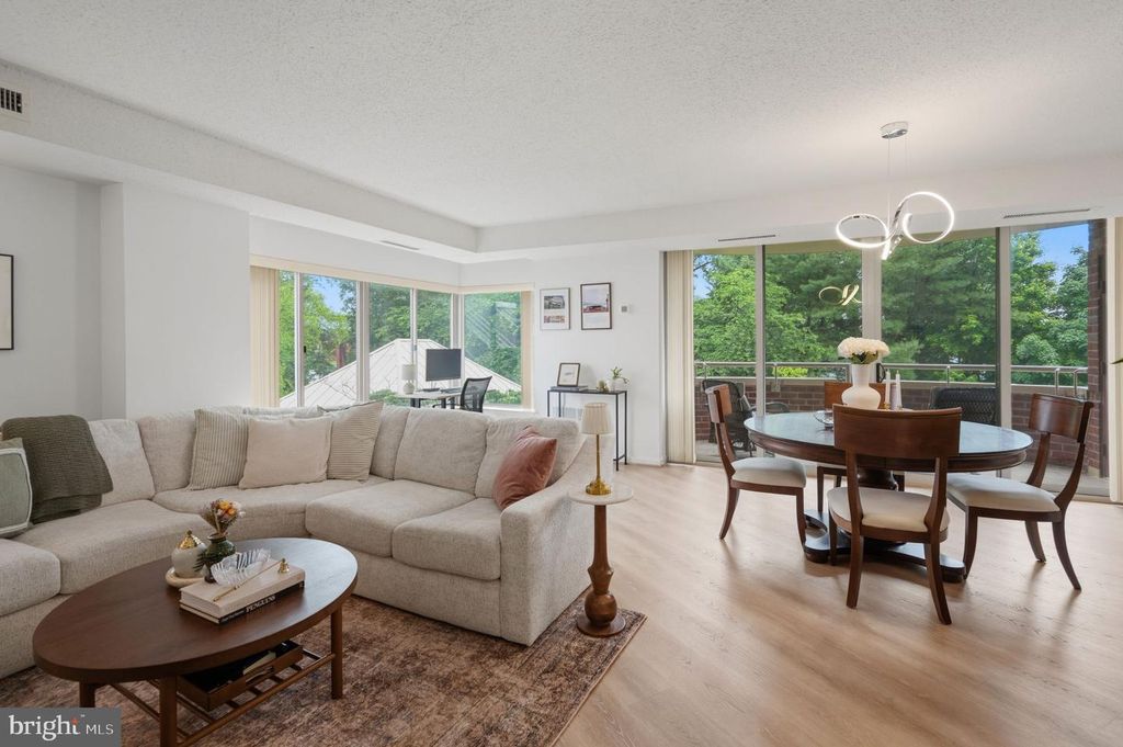 Image 14 of property listing at 5800 NICHOLSON LN #1-307, Rockville, MD 20852