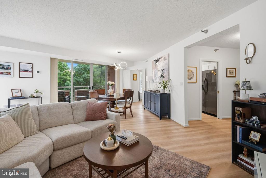 Image 15 of property listing at 5800 NICHOLSON LN #1-307, Rockville, MD 20852
