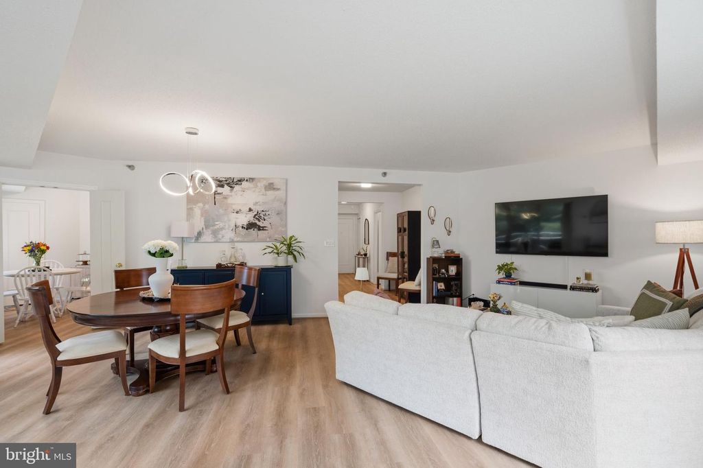 Image 19 of property listing at 5800 NICHOLSON LN #1-307, Rockville, MD 20852