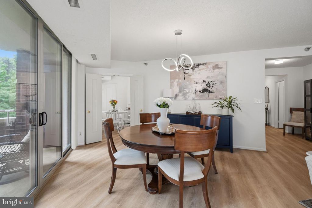 Image 20 of property listing at 5800 NICHOLSON LN #1-307, Rockville, MD 20852