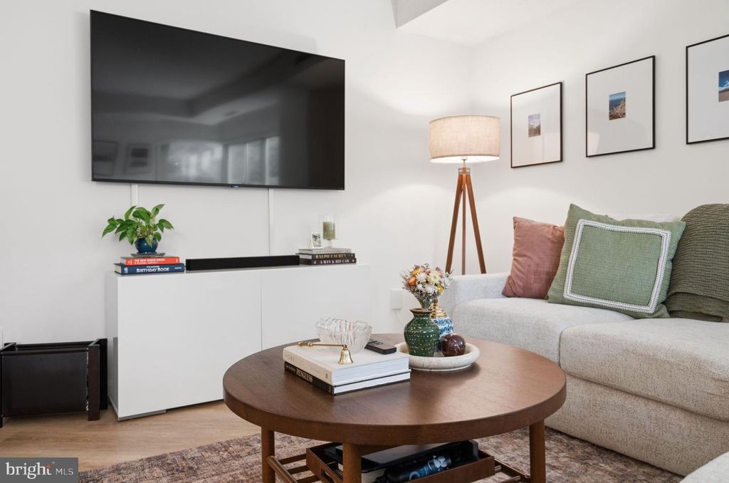 Image 22 of property listing at 5800 NICHOLSON LN #1-307, Rockville, MD 20852
