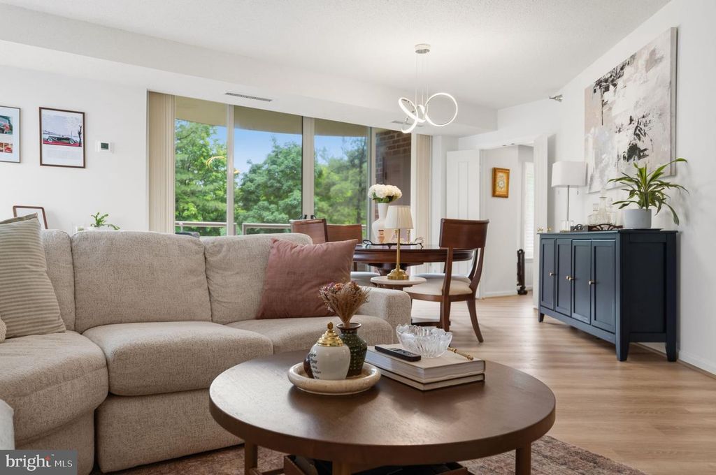 Image 23 of property listing at 5800 NICHOLSON LN #1-307, Rockville, MD 20852