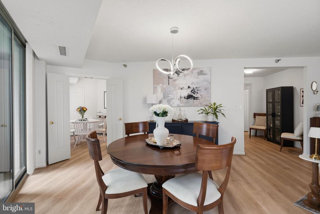 Image 24 of property listing at 5800 NICHOLSON LN #1-307, Rockville, MD 20852