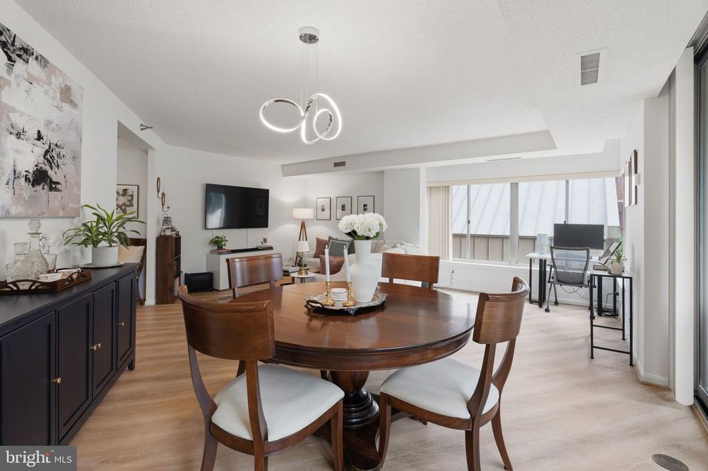 Image 25 of property listing at 5800 NICHOLSON LN #1-307, Rockville, MD 20852