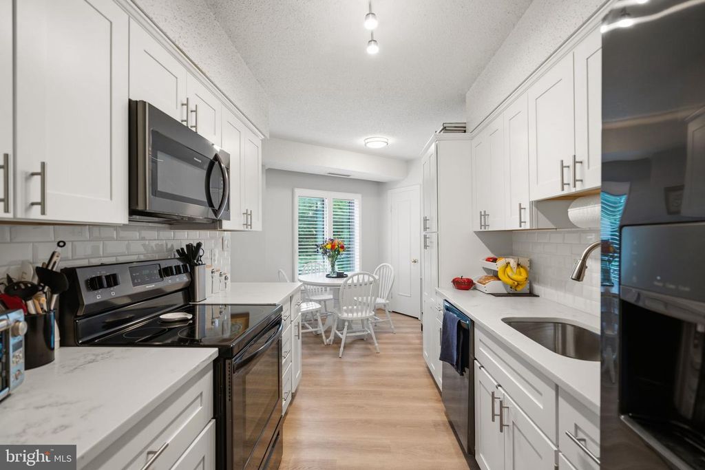 Image 29 of property listing at 5800 NICHOLSON LN #1-307, Rockville, MD 20852