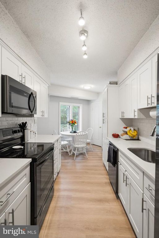 Image 30 of property listing at 5800 NICHOLSON LN #1-307, Rockville, MD 20852