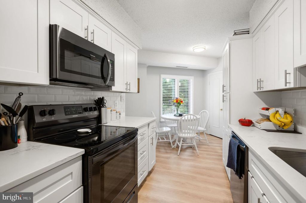 Image 31 of property listing at 5800 NICHOLSON LN #1-307, Rockville, MD 20852