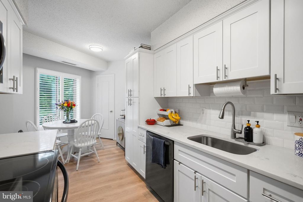 Image 32 of property listing at 5800 NICHOLSON LN #1-307, Rockville, MD 20852
