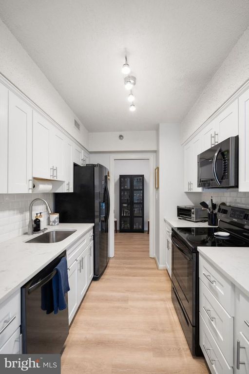 Image 35 of property listing at 5800 NICHOLSON LN #1-307, Rockville, MD 20852