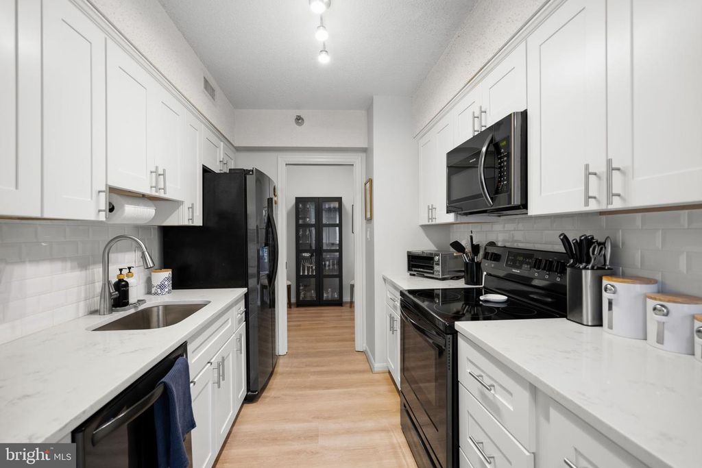 Image 36 of property listing at 5800 NICHOLSON LN #1-307, Rockville, MD 20852