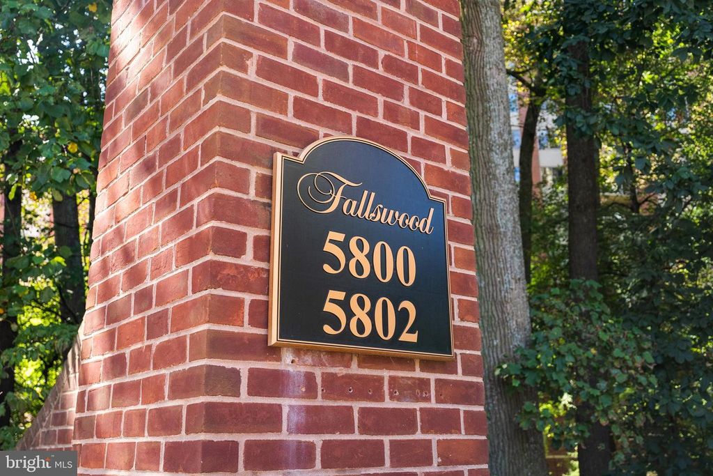 Image 4 of property listing at 5800 NICHOLSON LN #1-307, Rockville, MD 20852