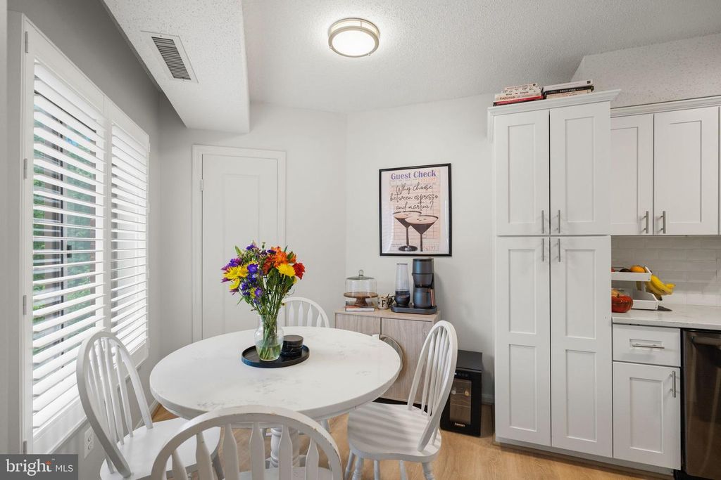 Image 40 of property listing at 5800 NICHOLSON LN #1-307, Rockville, MD 20852