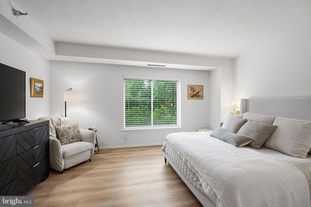 Image 42 of property listing at 5800 NICHOLSON LN #1-307, Rockville, MD 20852