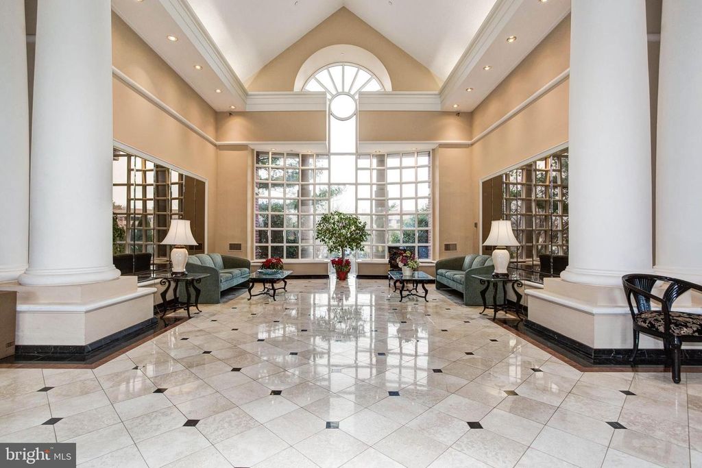 Image 5 of property listing at 5800 NICHOLSON LN #1-307, Rockville, MD 20852